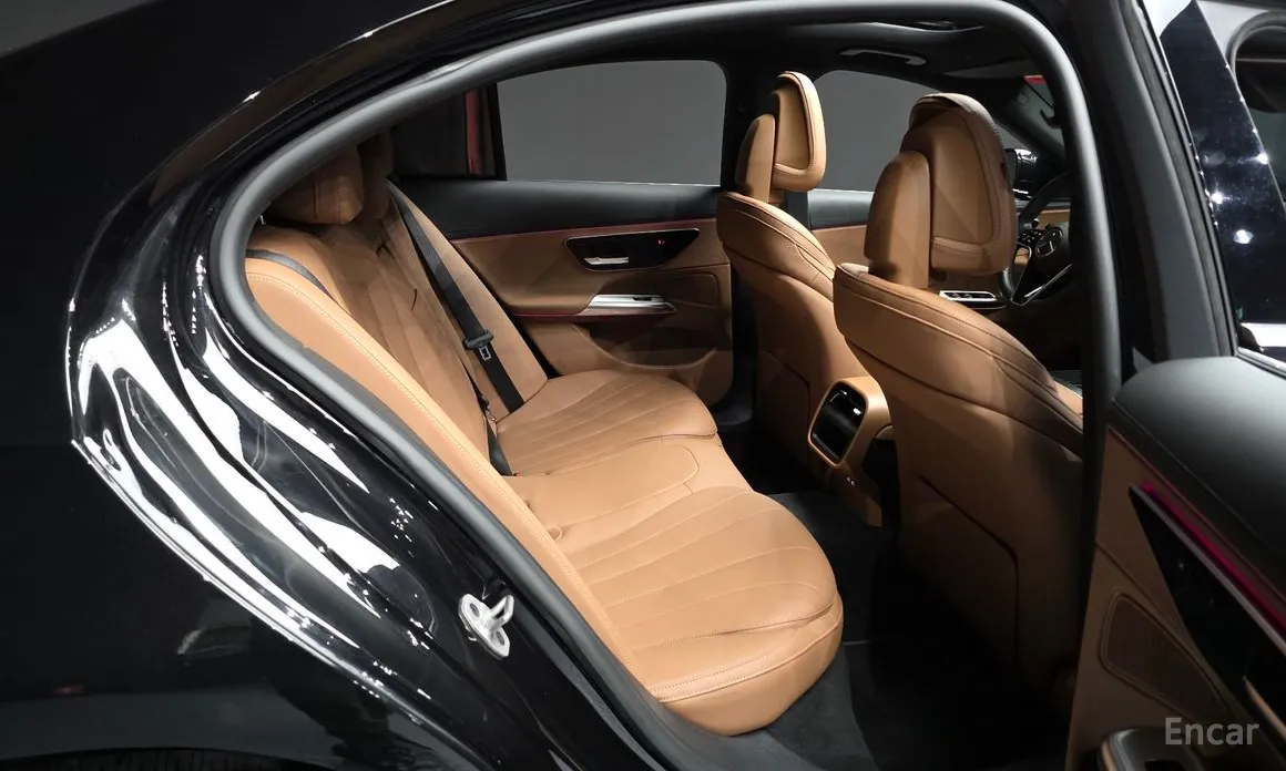 Фото 12 - Mercedes-Benz E-Class