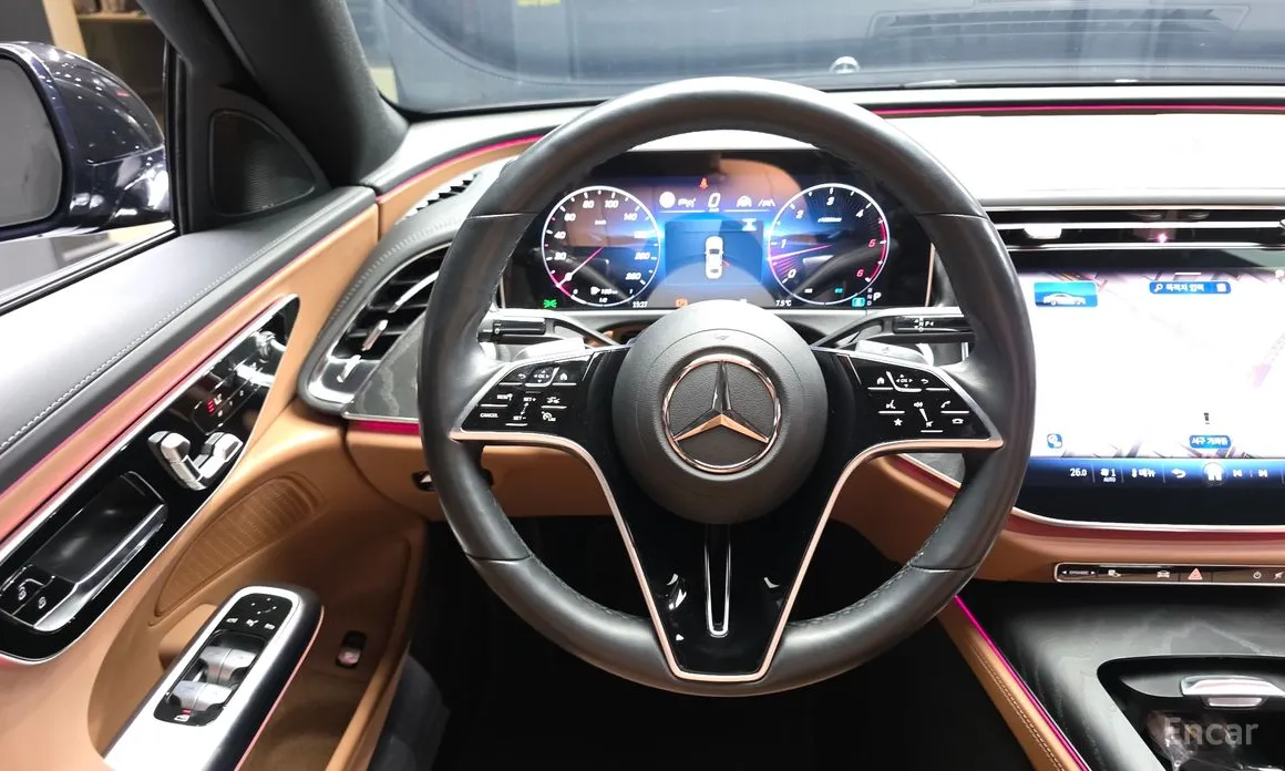 Фото 13 - Mercedes-Benz E-Class