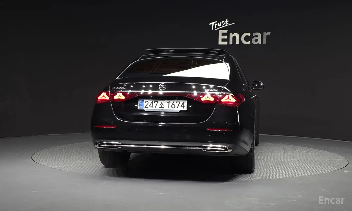 Фото 4 - Mercedes-Benz E-Class