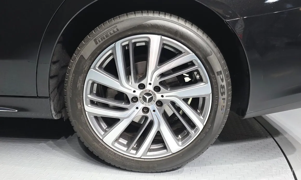 Фото 5 - Mercedes-Benz E-Class