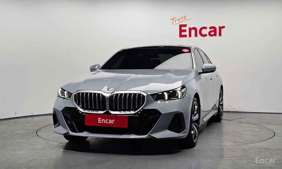 Photo 3 - BMW 5 Series