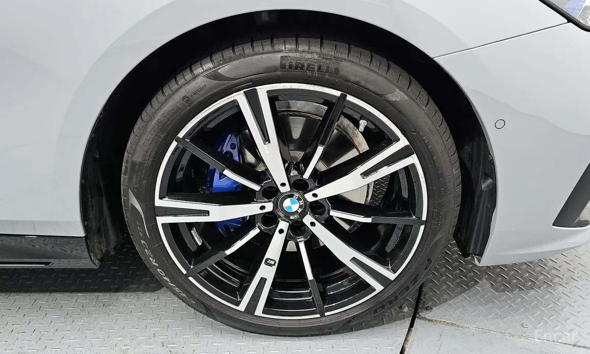 Photo 5 - BMW 5 Series