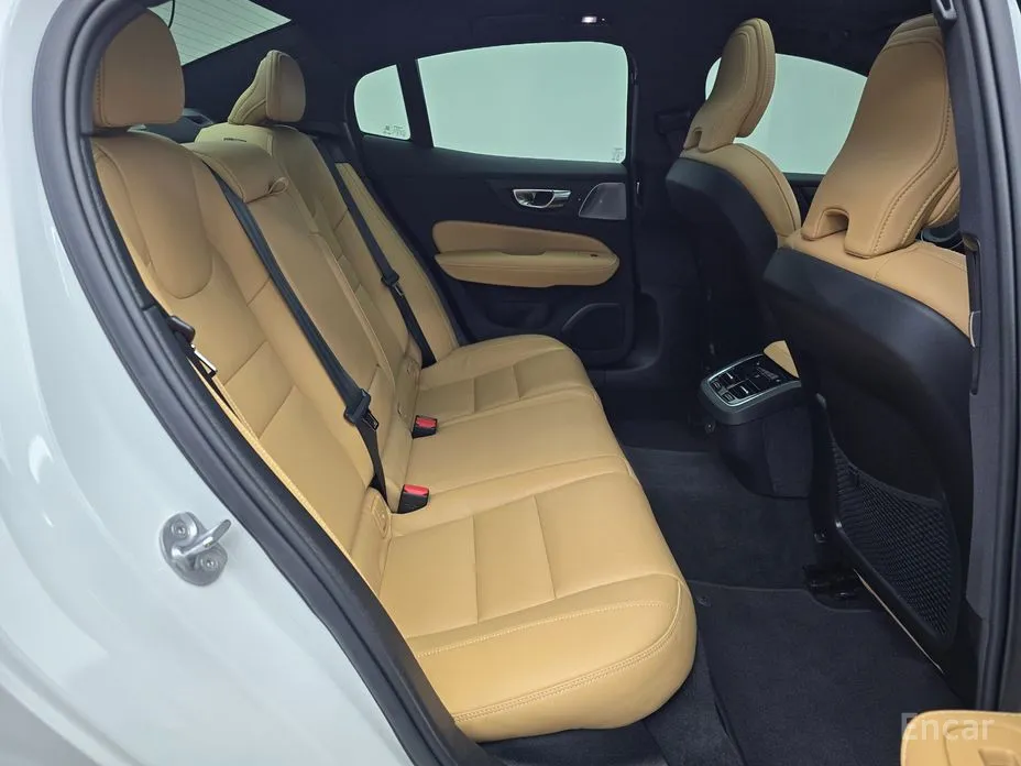 Фото 12 - Volvo S60