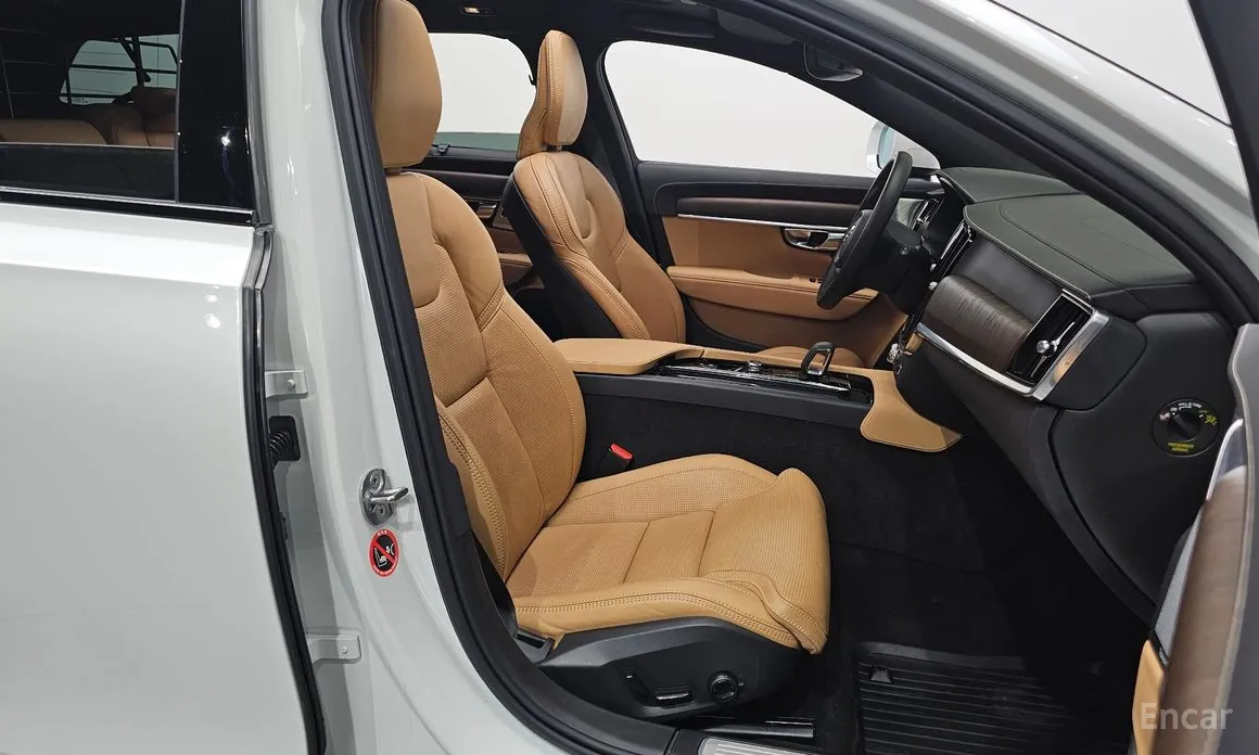 Фото 10 - Volvo V90