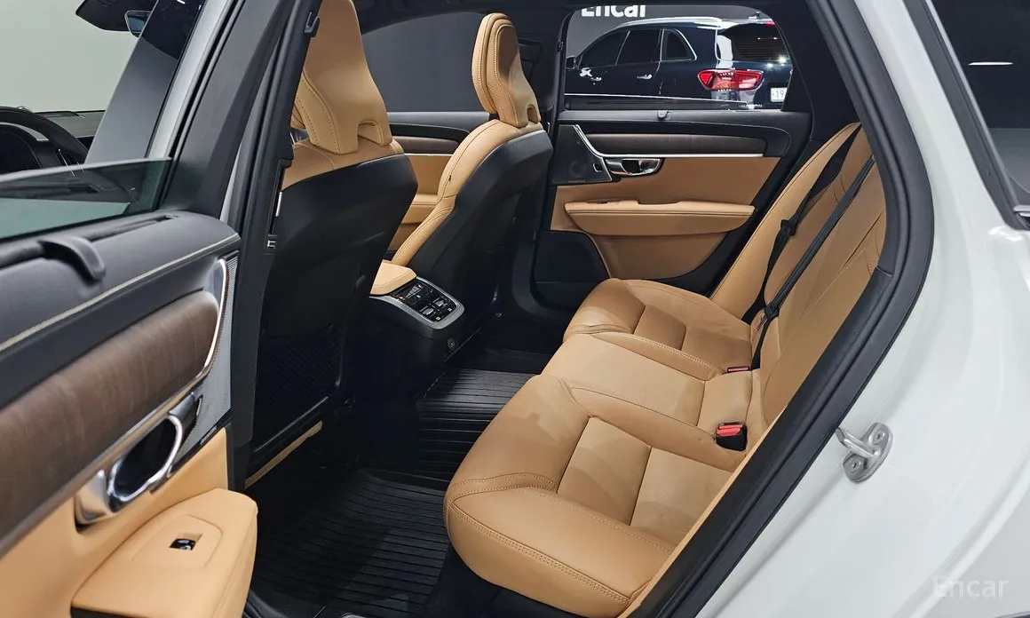 Фото 12 - Volvo V90