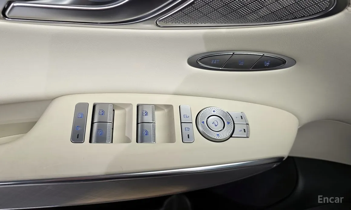 Фото 14 - Genesis GV70