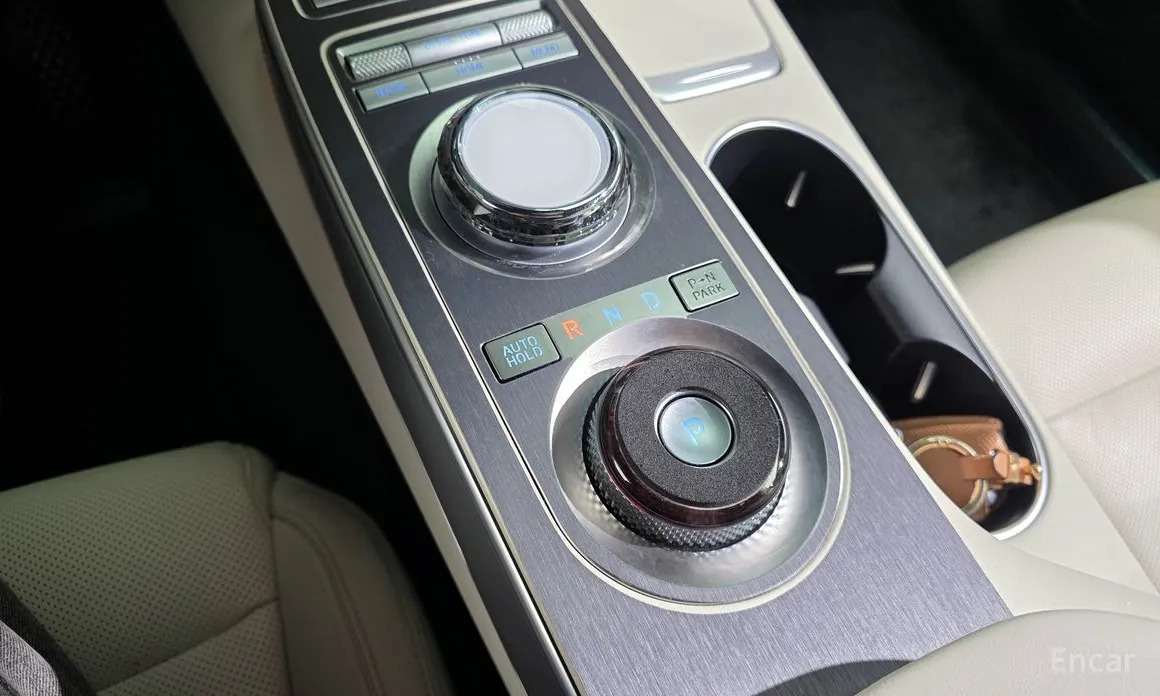 Фото 9 - Genesis GV70