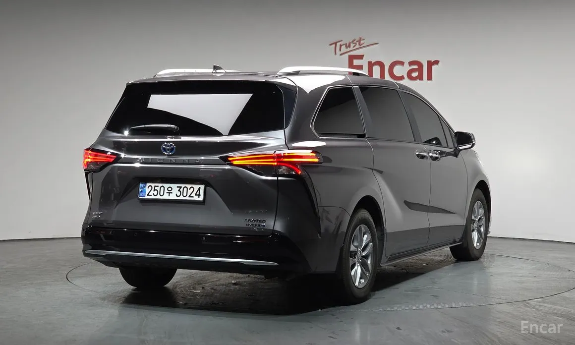 Фото 2 - Toyota Sienna