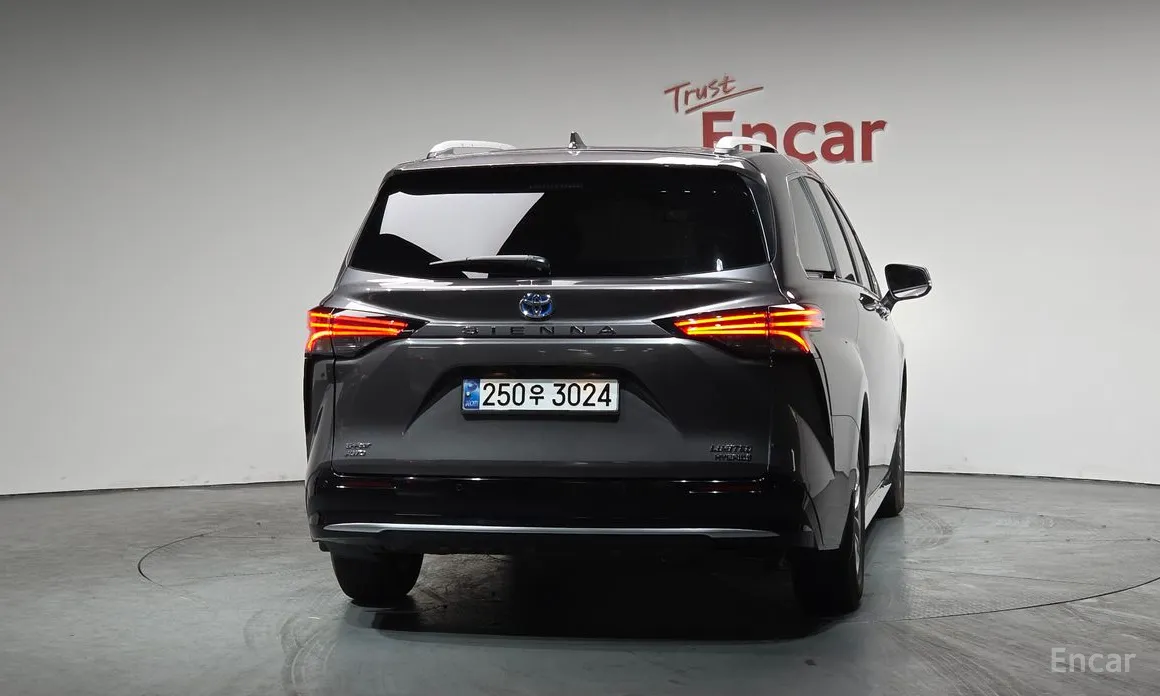 Фото 4 - Toyota Sienna