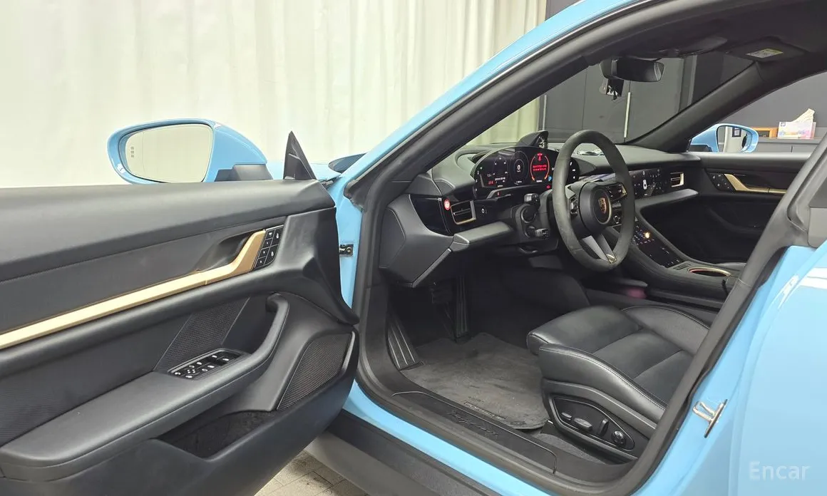 Фото 10 - Porsche Taycan