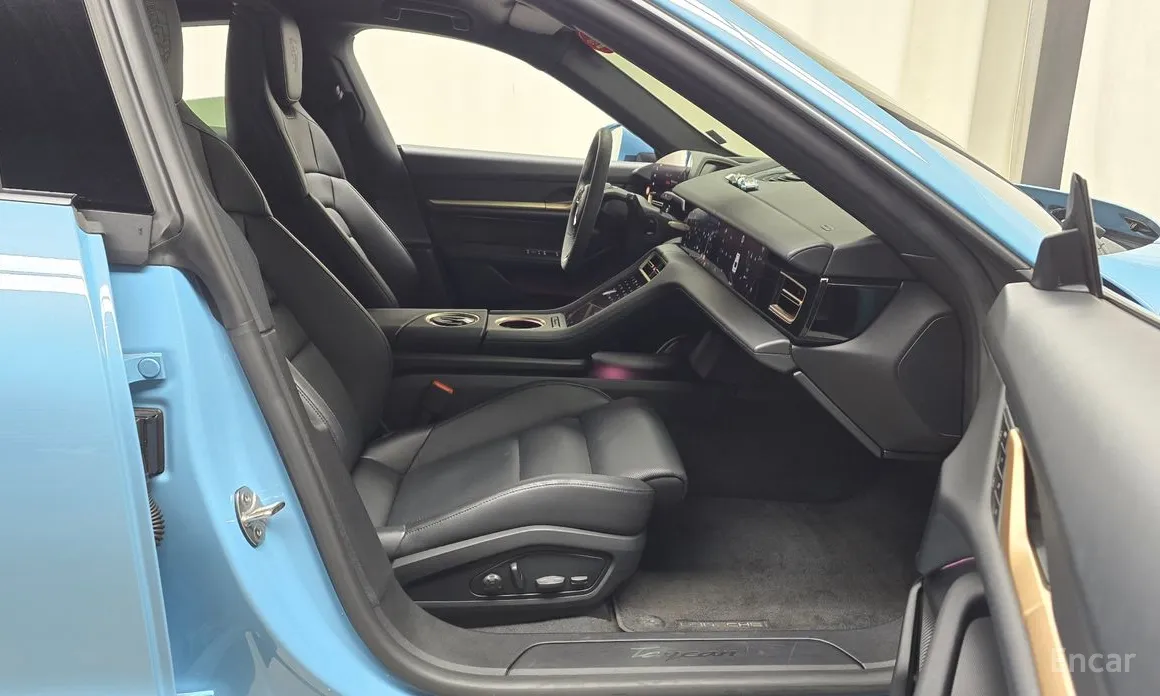 Фото 11 - Porsche Taycan