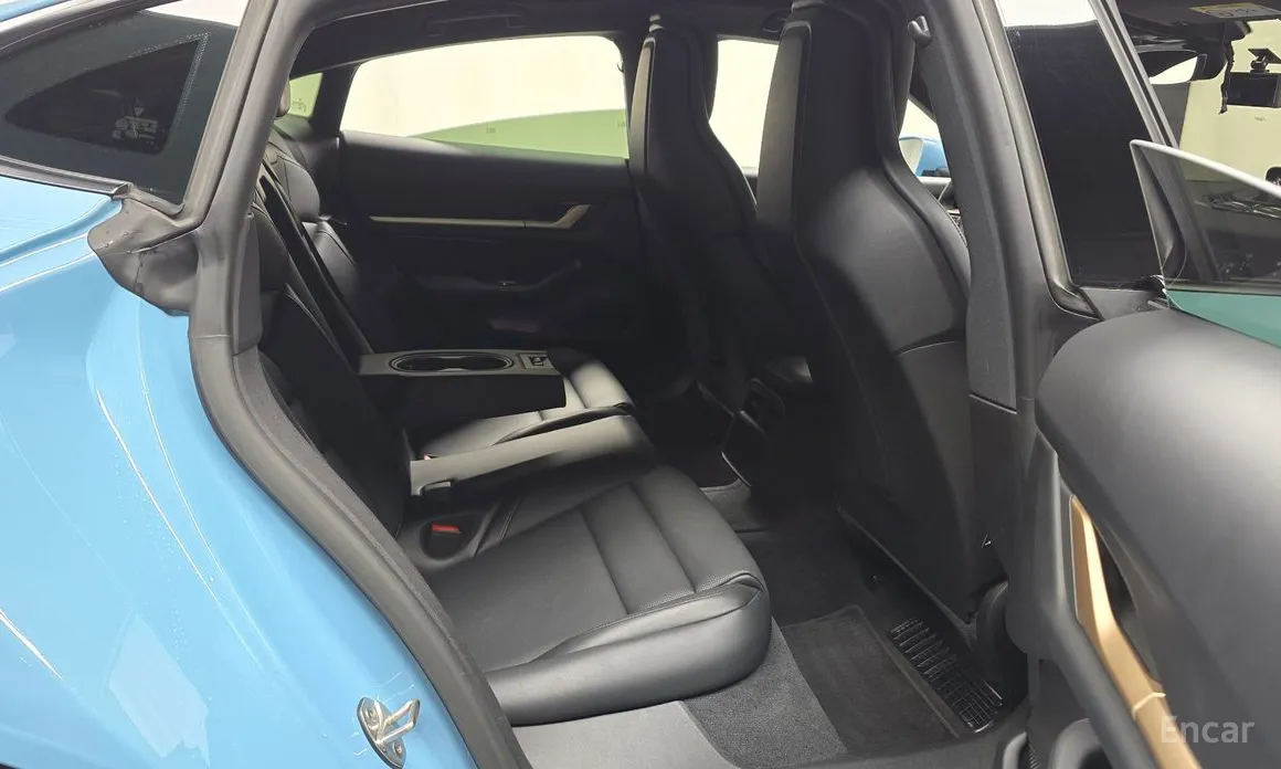 Фото 12 - Porsche Taycan