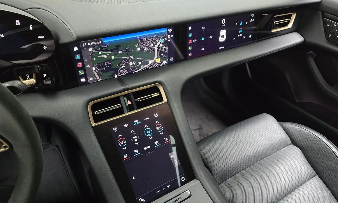 Фото 14 - Porsche Taycan