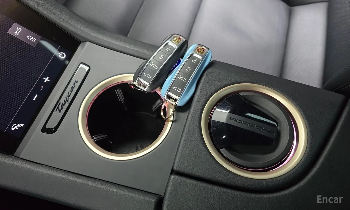 Фото 17 - Porsche Taycan