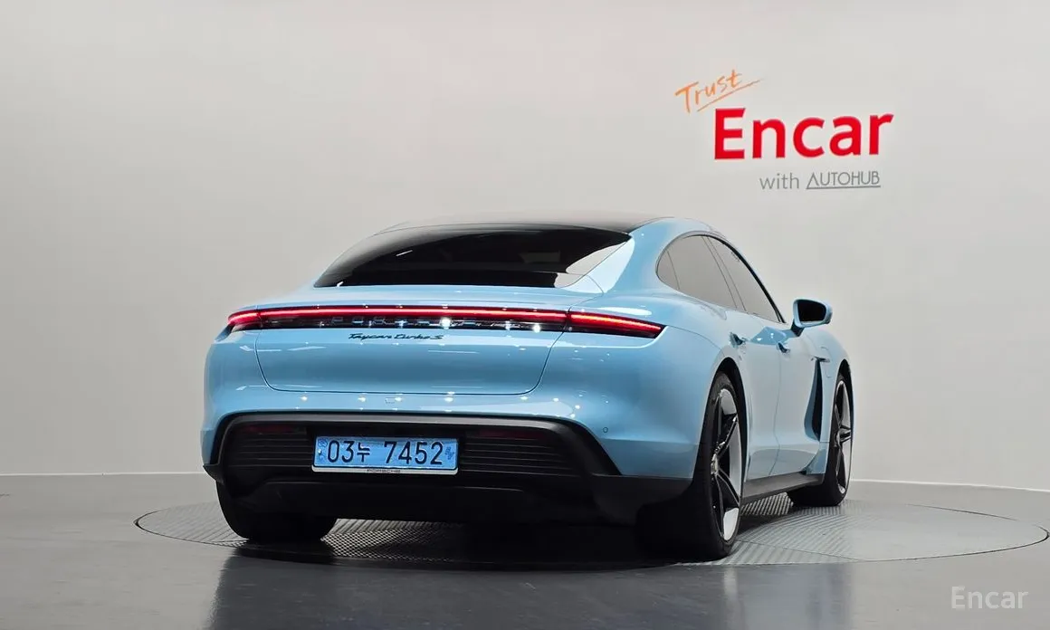 Фото 4 - Porsche Taycan