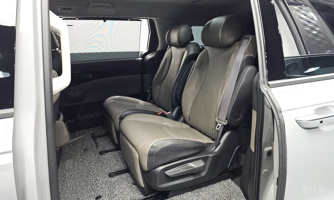 Фото 12 - Kia Carnival