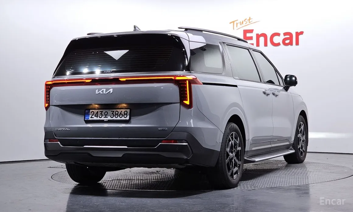 Фото 2 - Kia Carnival