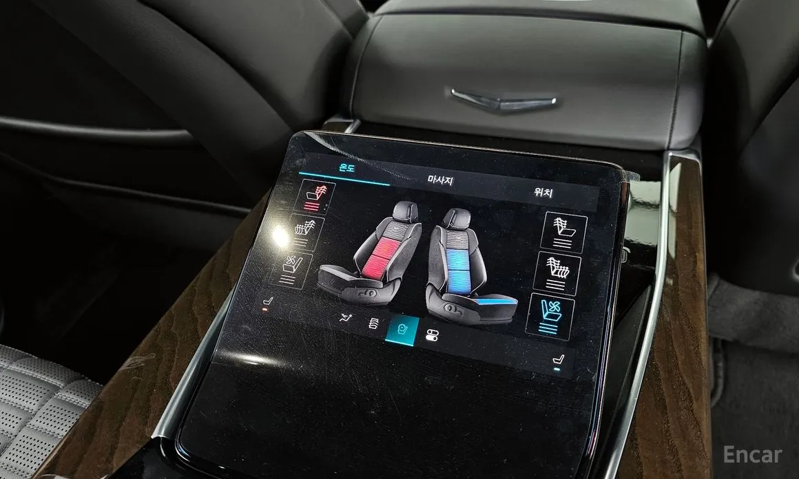 Фото 19 - Cadillac Escalade