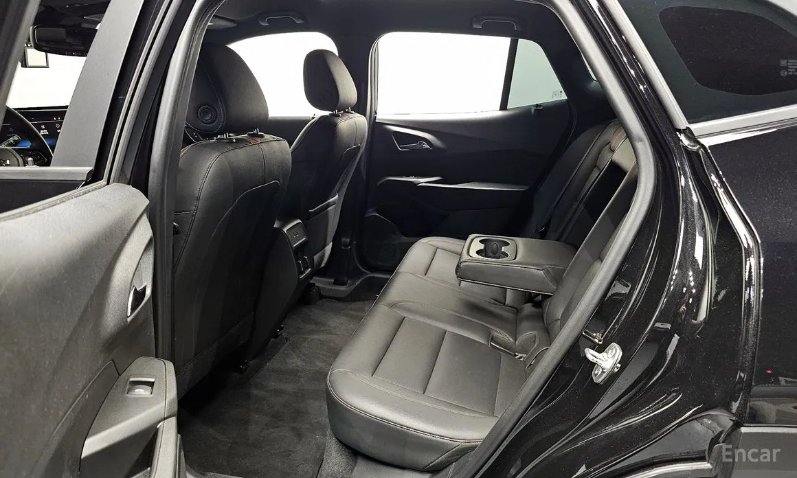 Photo 12 - Chevrolet Trax