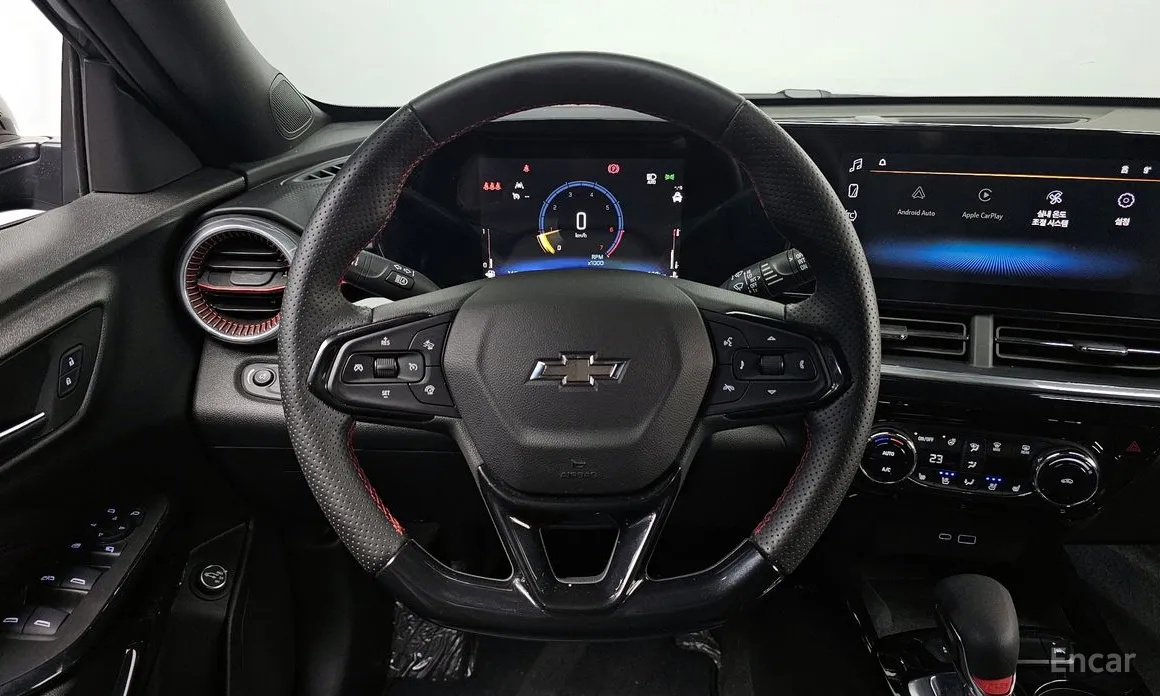 Photo 13 - Chevrolet Trax