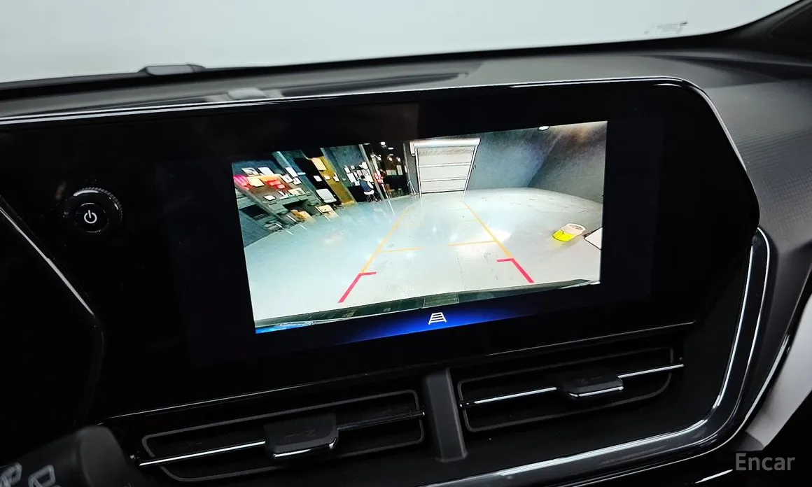 Photo 16 - Chevrolet Trax