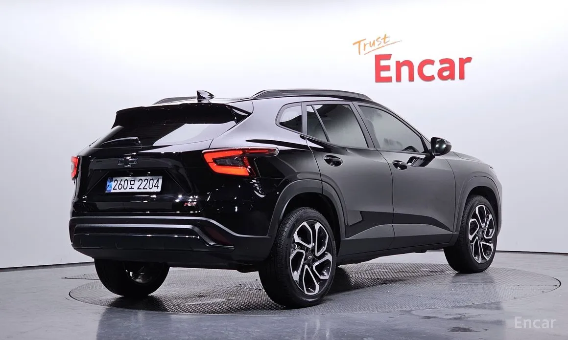 Photo 2 - Chevrolet Trax