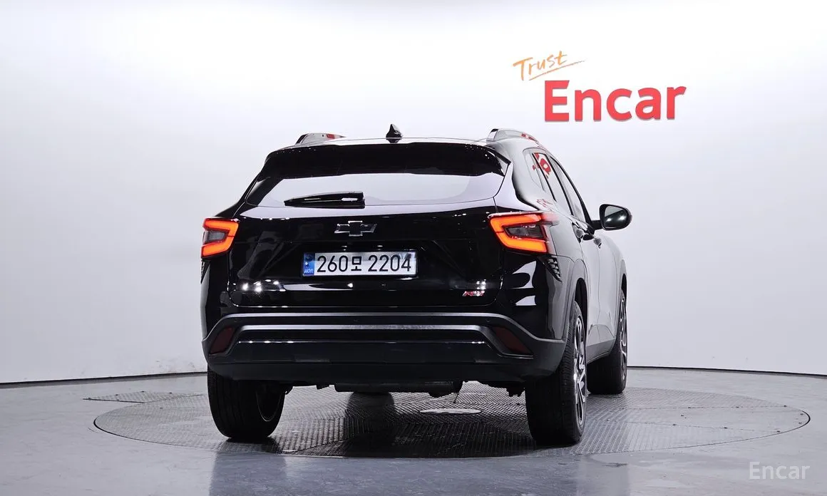 Photo 4 - Chevrolet Trax