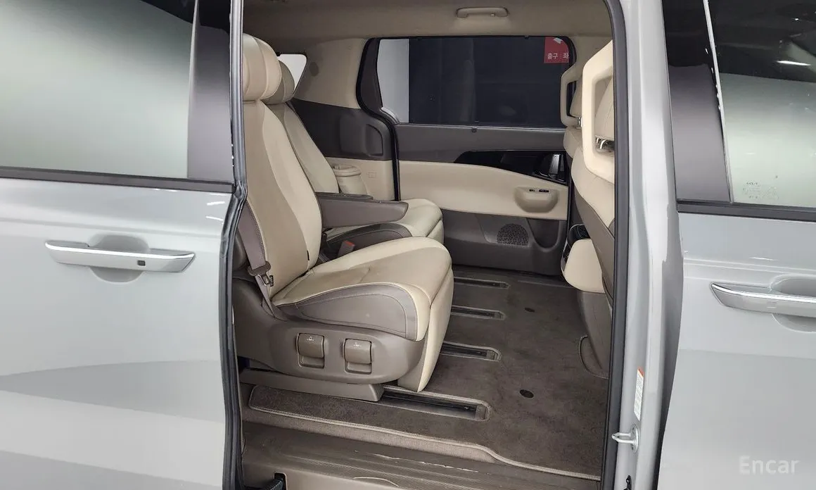 Фото 12 - Kia Carnival