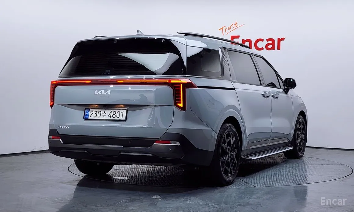 Фото 2 - Kia Carnival