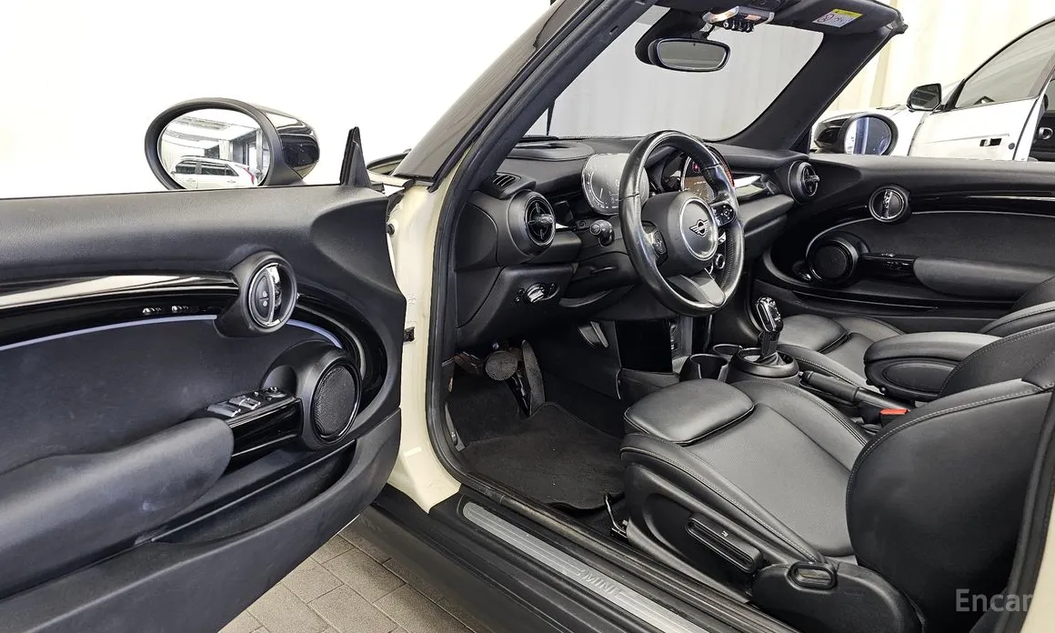 Фото 10 - Mini Cooper Convertible