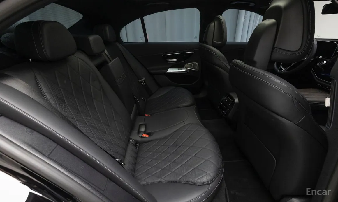 Фото 10 - Mercedes-Benz E-Class