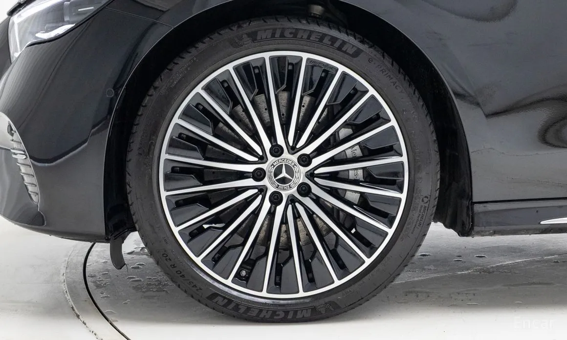 Фото 5 - Mercedes-Benz E-Class