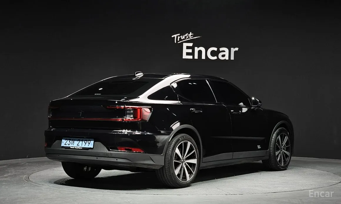 Фото 2 - Polestar 2