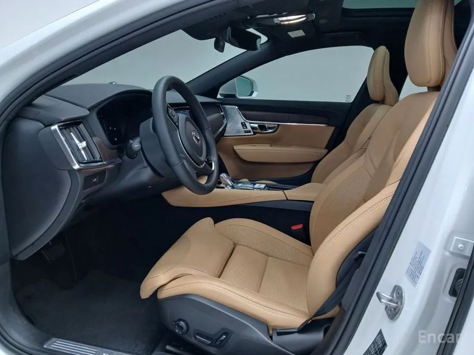 Фото 10 - Volvo S90