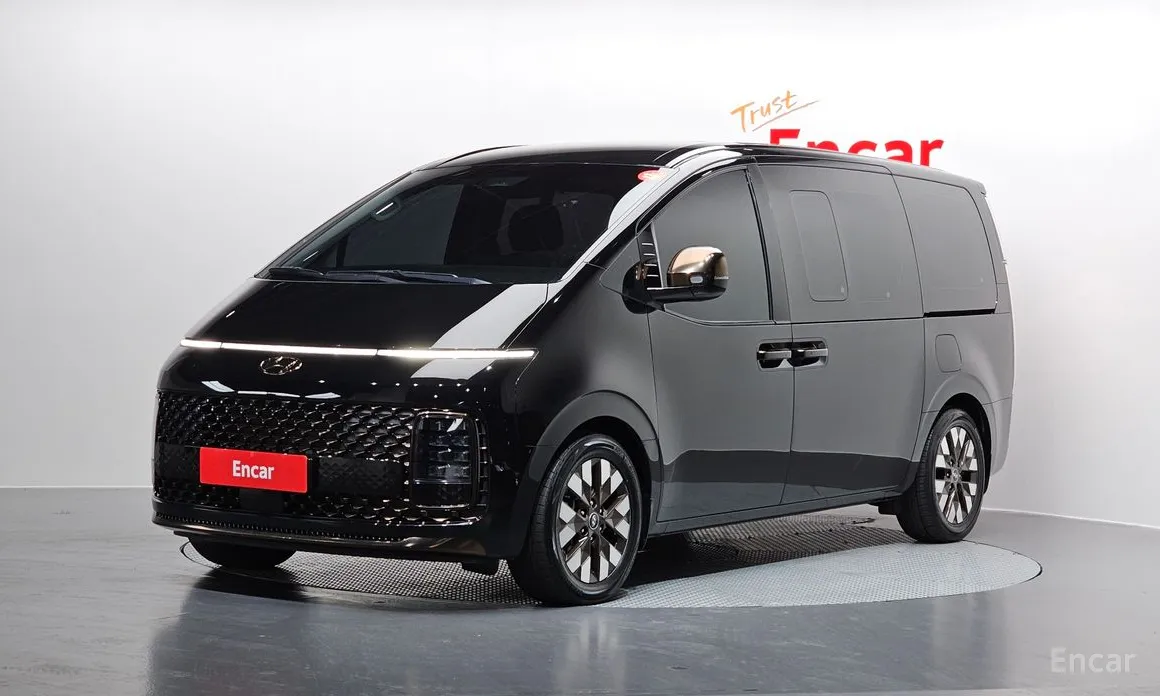 Photo 1 - Hyundai Staria