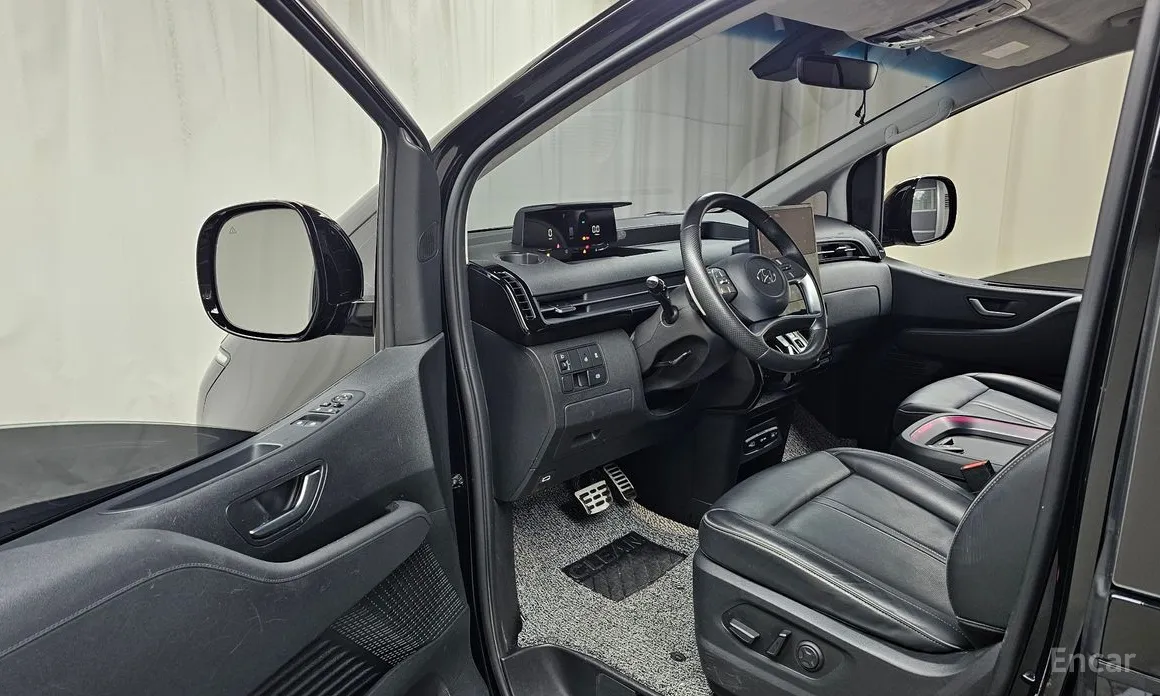 Photo 10 - Hyundai Staria