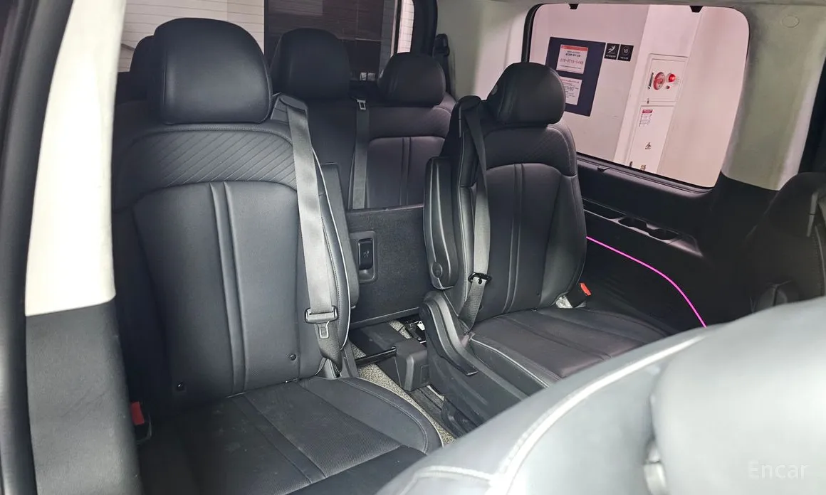 Photo 13 - Hyundai Staria