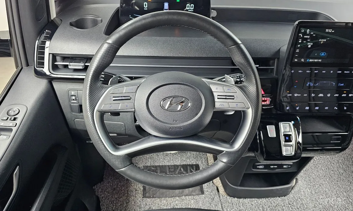 Photo 14 - Hyundai Staria