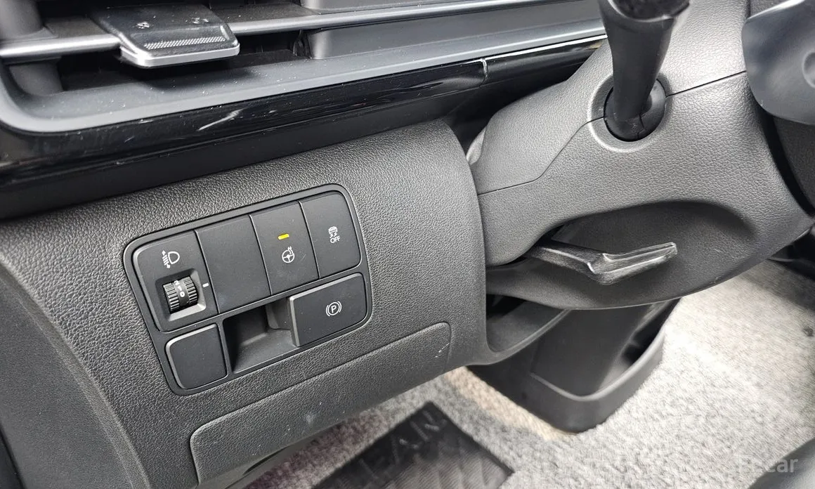 Photo 15 - Hyundai Staria