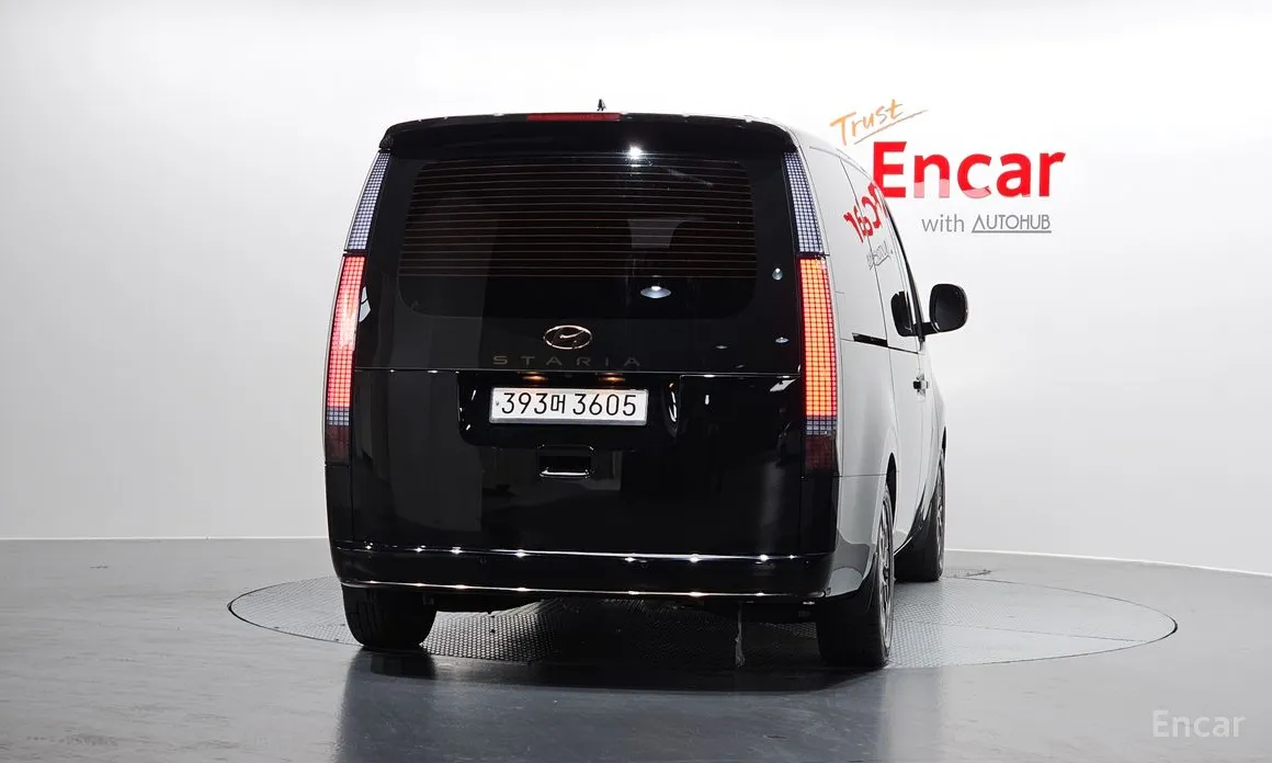 Photo 4 - Hyundai Staria