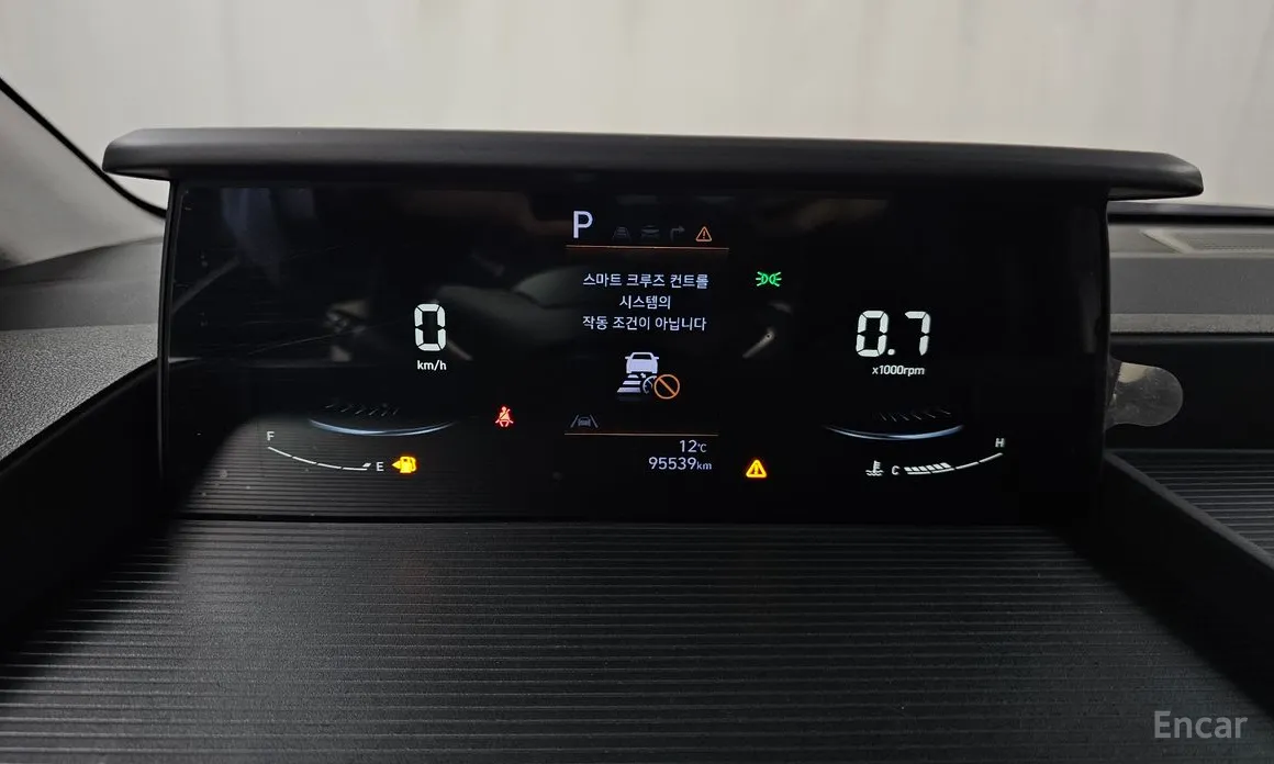 Photo 8 - Hyundai Staria