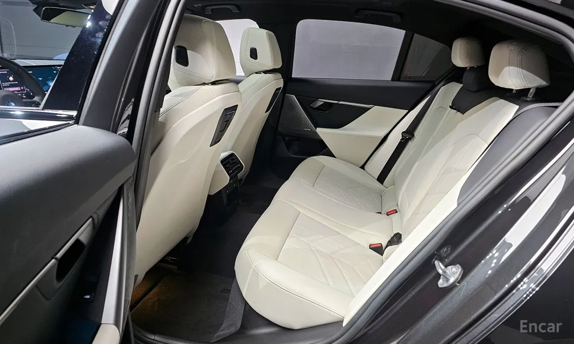 Фото 13 - BMW 5 Series