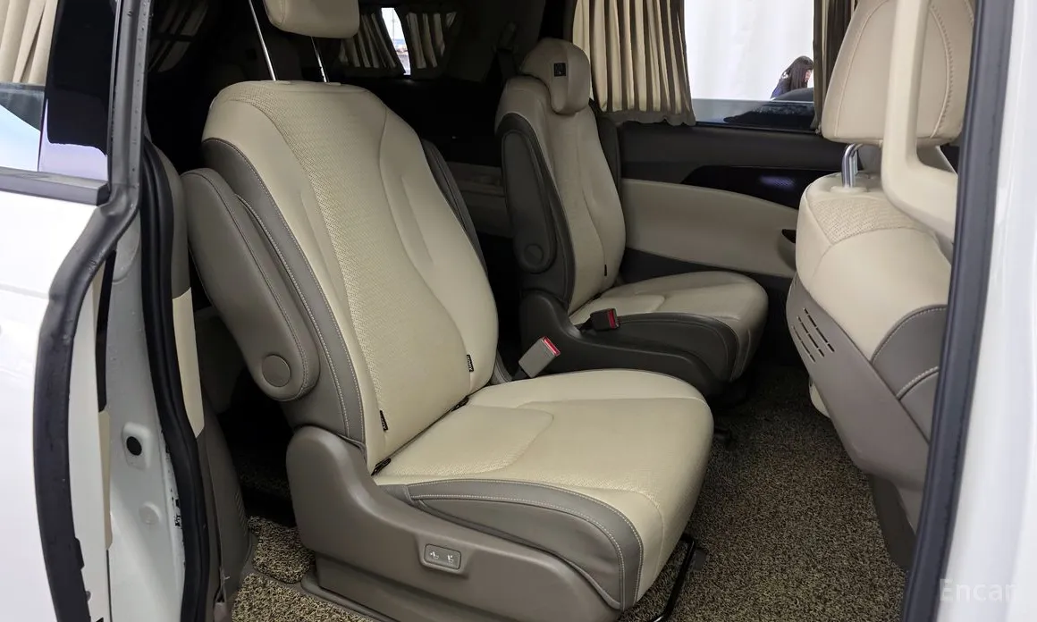 Фото 12 - Kia Carnival