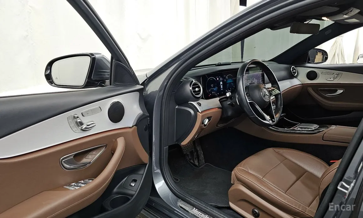 Фото 10 - Mercedes-Benz E-Class
