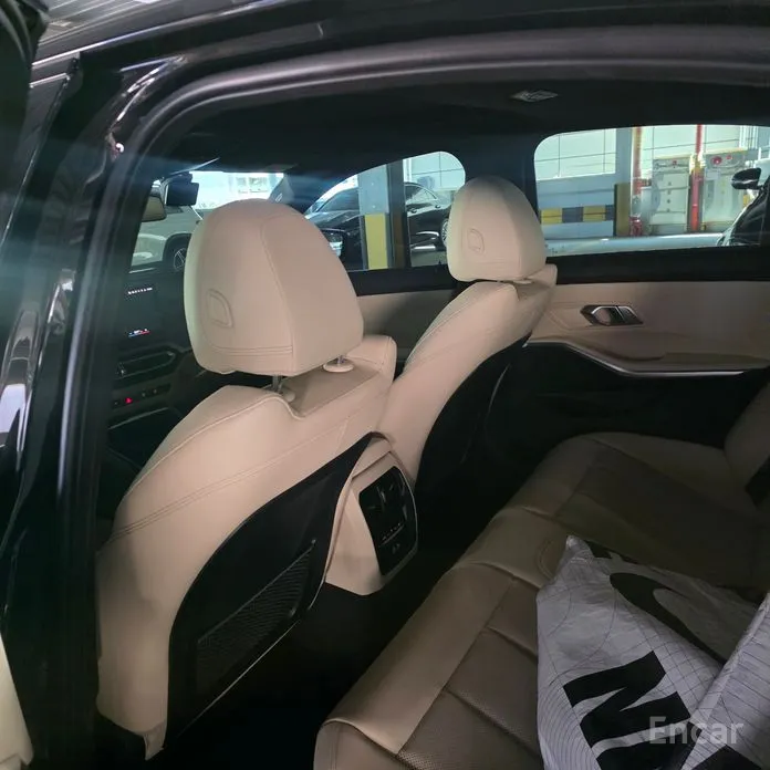 Photo 7 - BMW 3 Series