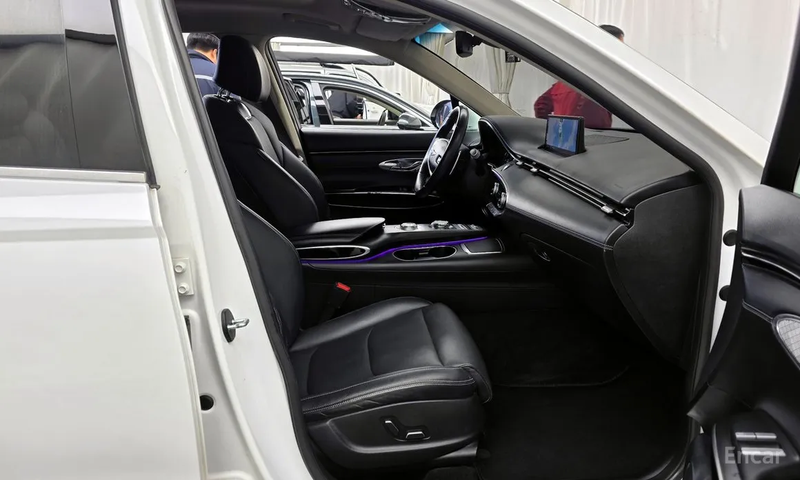 Фото 11 - Genesis GV70