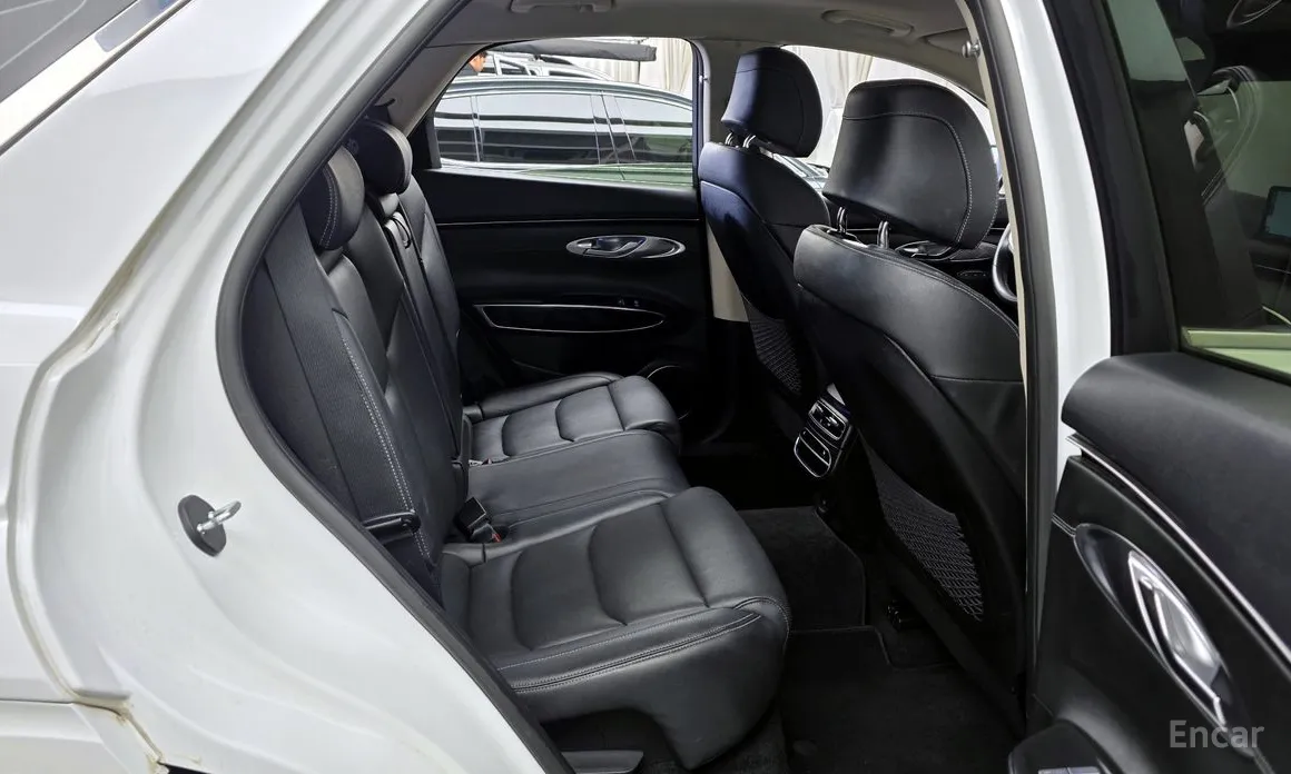 Фото 12 - Genesis GV70