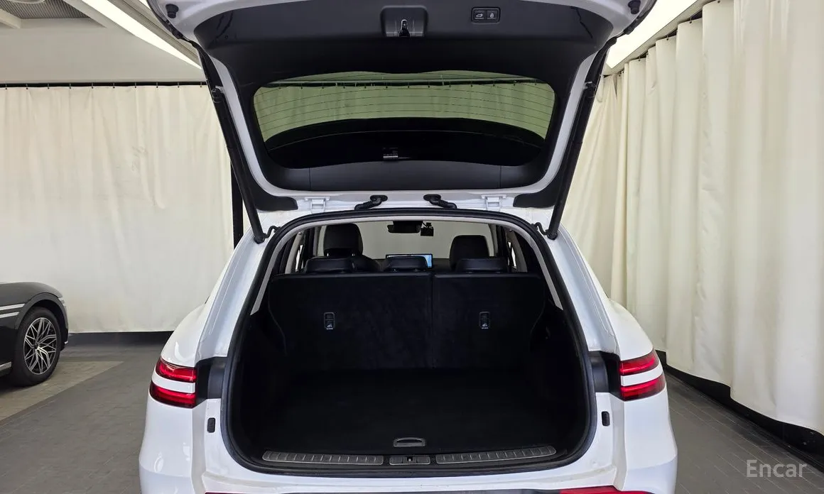 Фото 20 - Genesis GV70