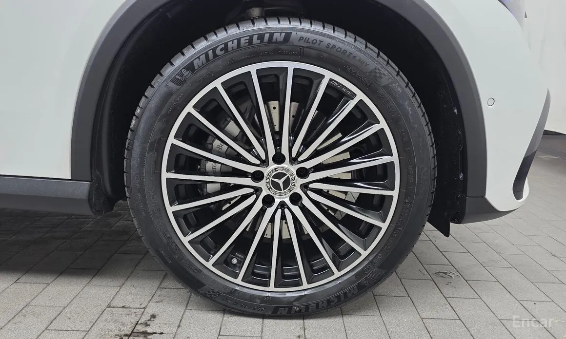 2023 Mercedes-Benz GLC-Class