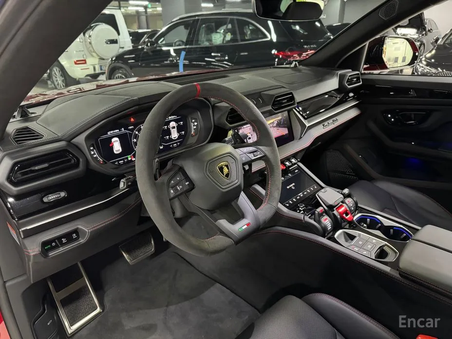 Фото 4 - Lamborghini Urus